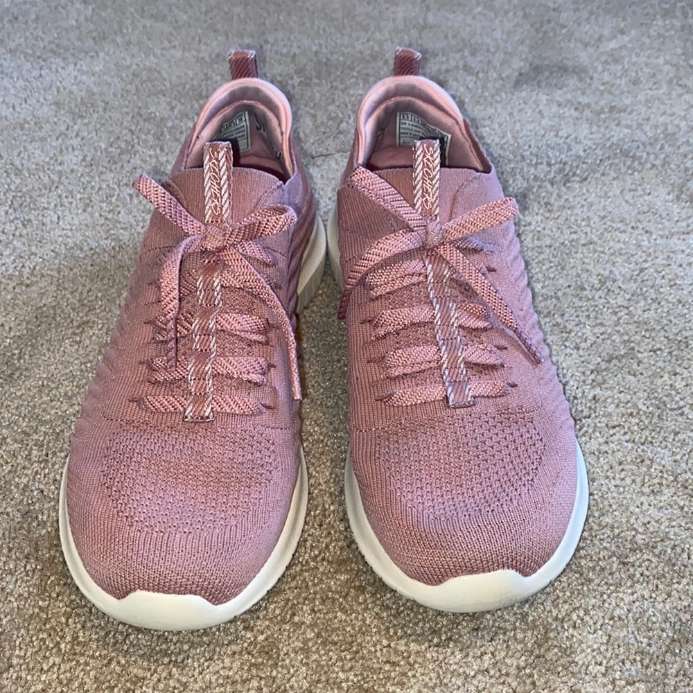 Skechers Stretch Fit Size 8.5 Sneaker